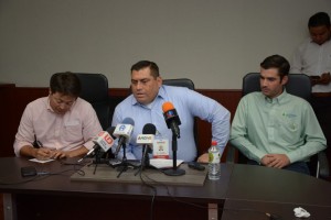 conf prensa TESORERO AHOME y Gerente JAPAMA (2)